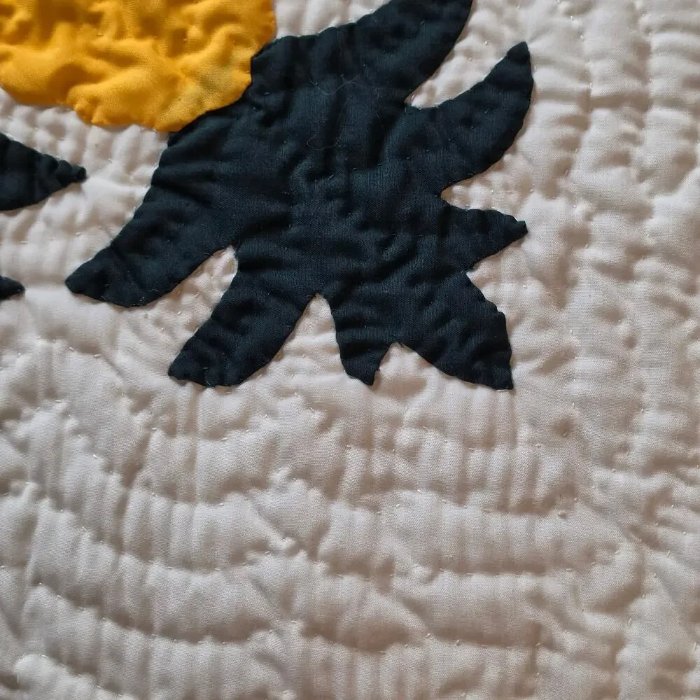 Kenui Quilts Hawaiian Pineapple Wall Hanging Hand Applique Vintage Quilt 42x42